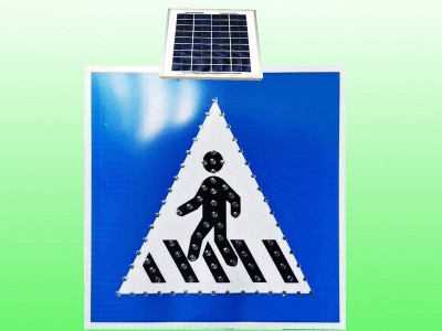 太阳能自发光标志 人行道警示标志牌led交通设施厂家图2